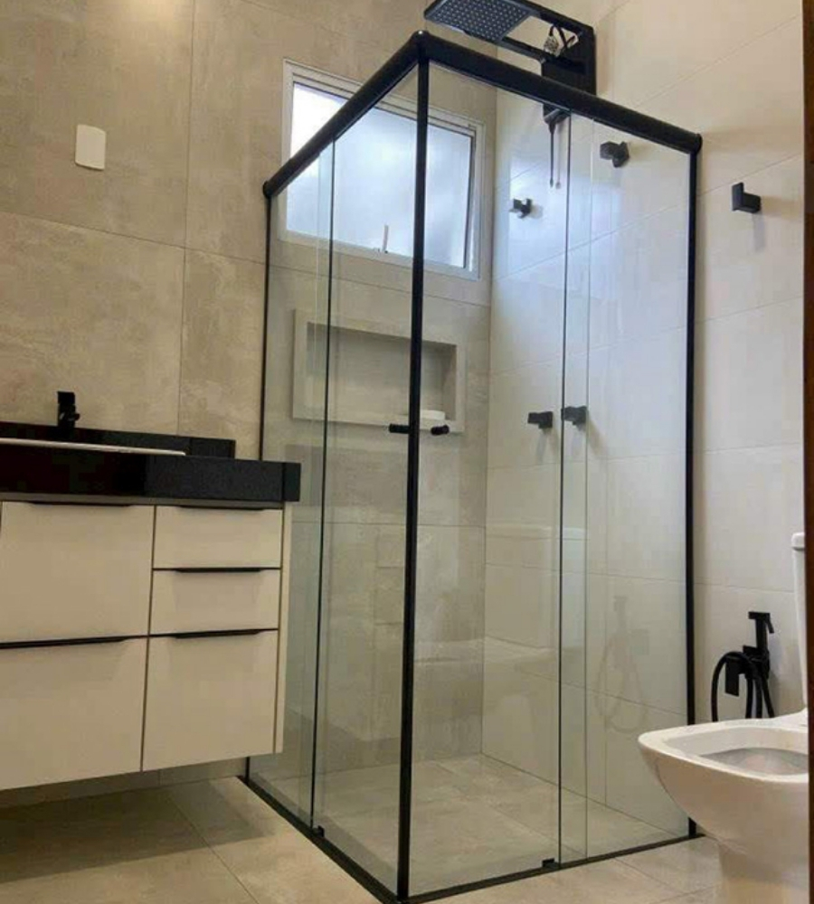 Đội ngũ Luxury Window thi công vách kính nhà tắm tại công trình biệt thự TPHCM 